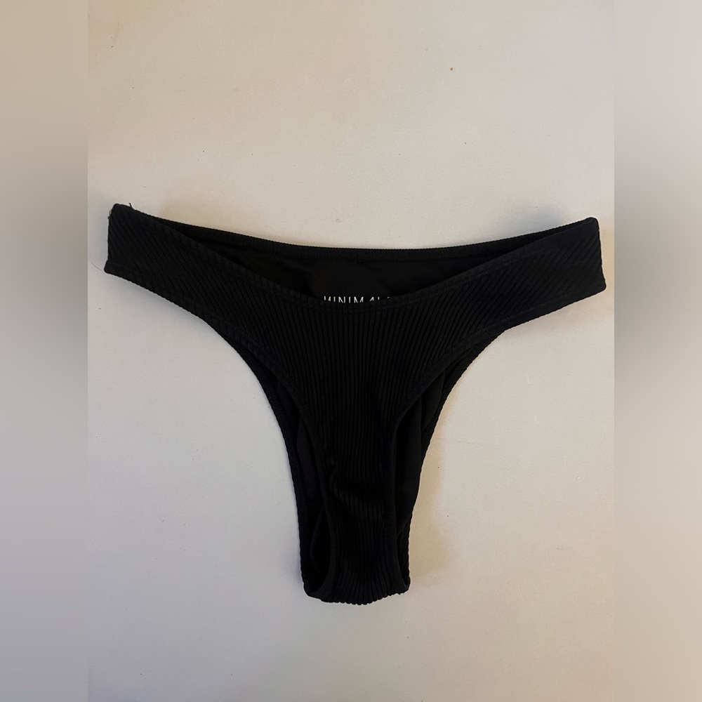 Minimale Black Ribbed Bikini Bottom
